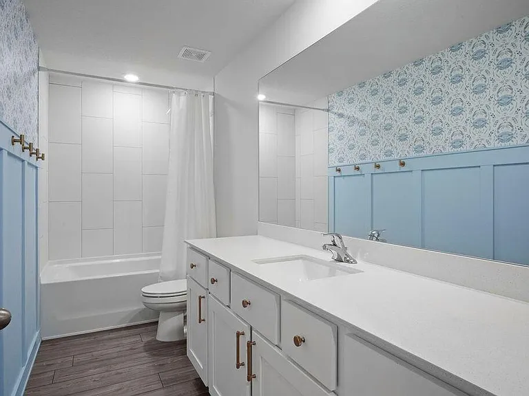 414 SW Dahled Ave — Photo 2