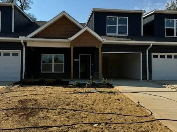 1420 Summer Meadow Dr, Powell, TN 37849