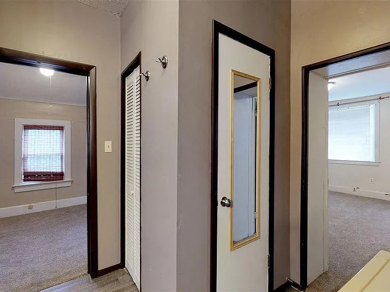 3213 Broadway Ave — Photo 16