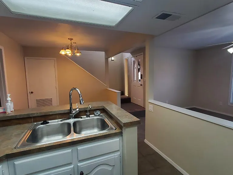 33 Nantucket Dr — Photo 9