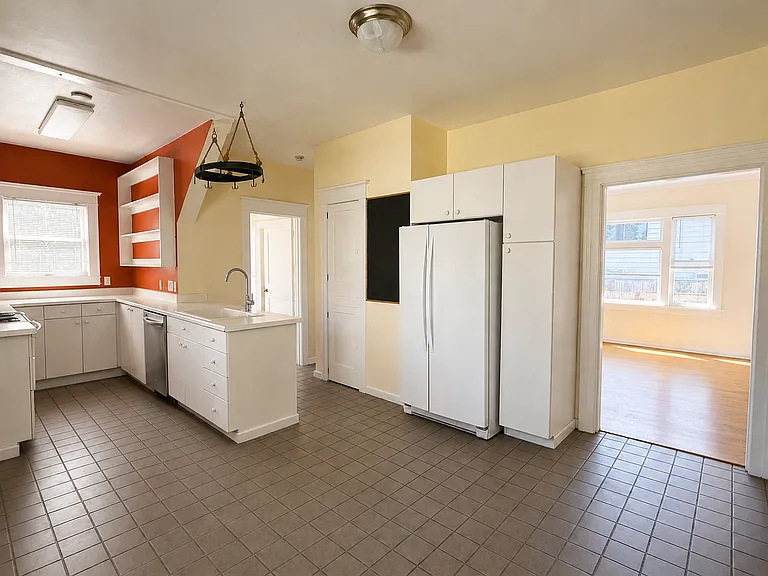 4412 N Maryland Ave — Photo 11