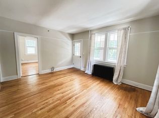 271 Woodbury Rd #1F, Huntington, NY 11743