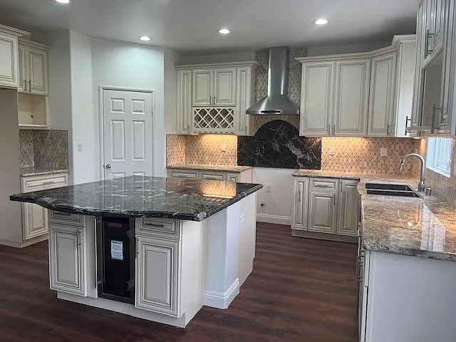 5 bed, 3250 sqft, $4,250 — Photo 4