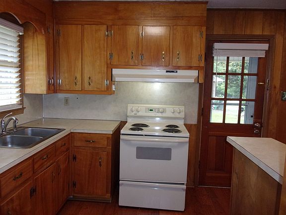 4th image of 2109 Rosewood Dr