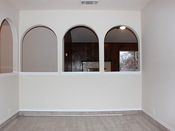 4th image of 2606 Hilldale Blvd