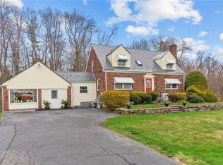 2405 Mendon Rd, Cumberland, RI 02864