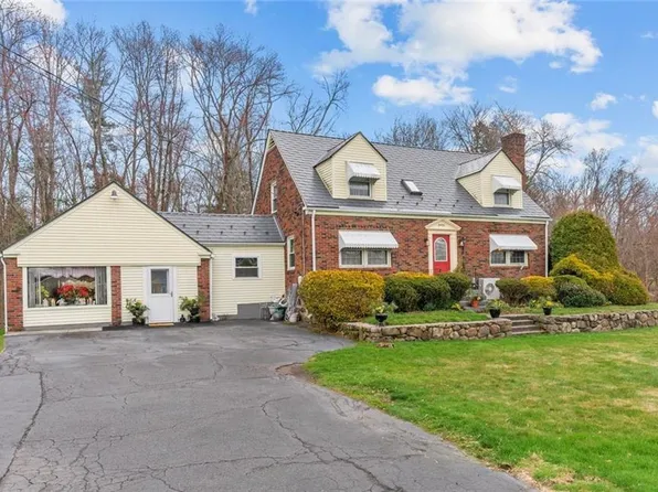2405 Mendon Rd, Cumberland, RI 02864