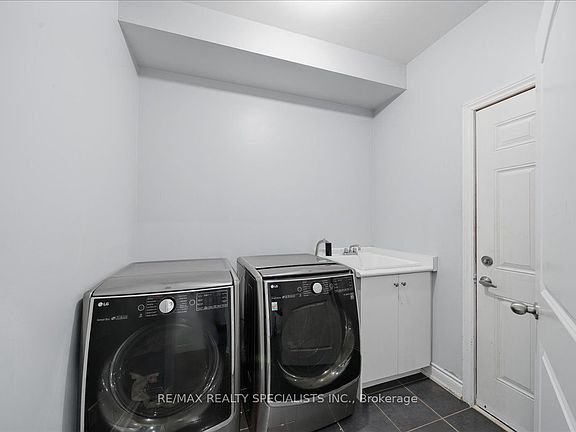 5th image of 77 McKenzie Way