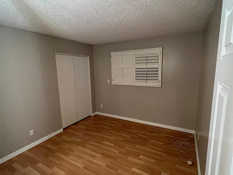1068 E Fairmont Dr — Photo 6