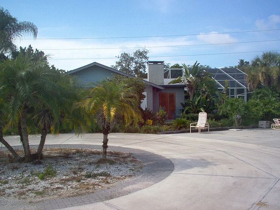 2nd image of 2502 Jamaica St