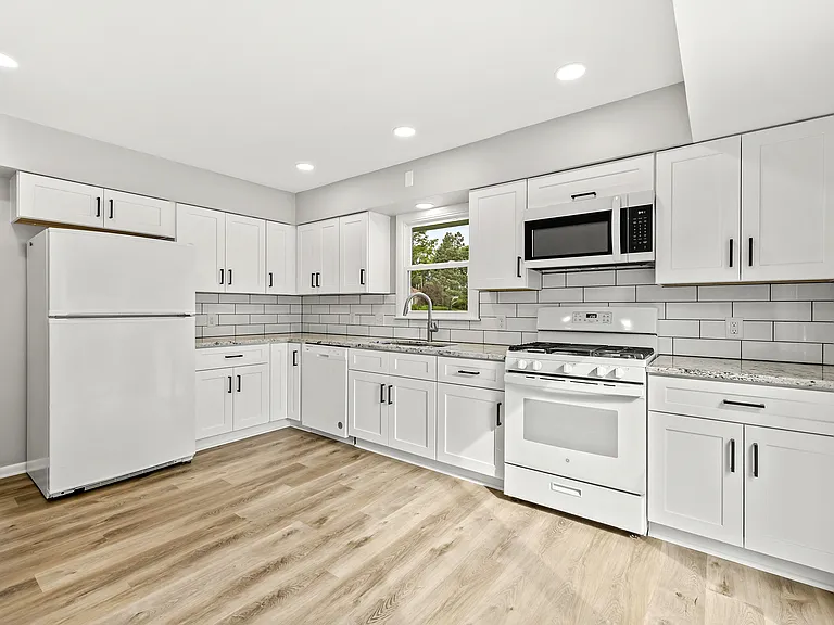 12448 Bel Dr — Photo 7