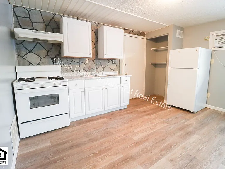 501 N Broadway St — Photo 3