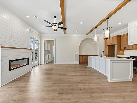 3rd image of 917 Calhoun Way