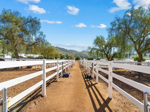 3390 Bridle Creek Ln, San Marcos, CA 92069