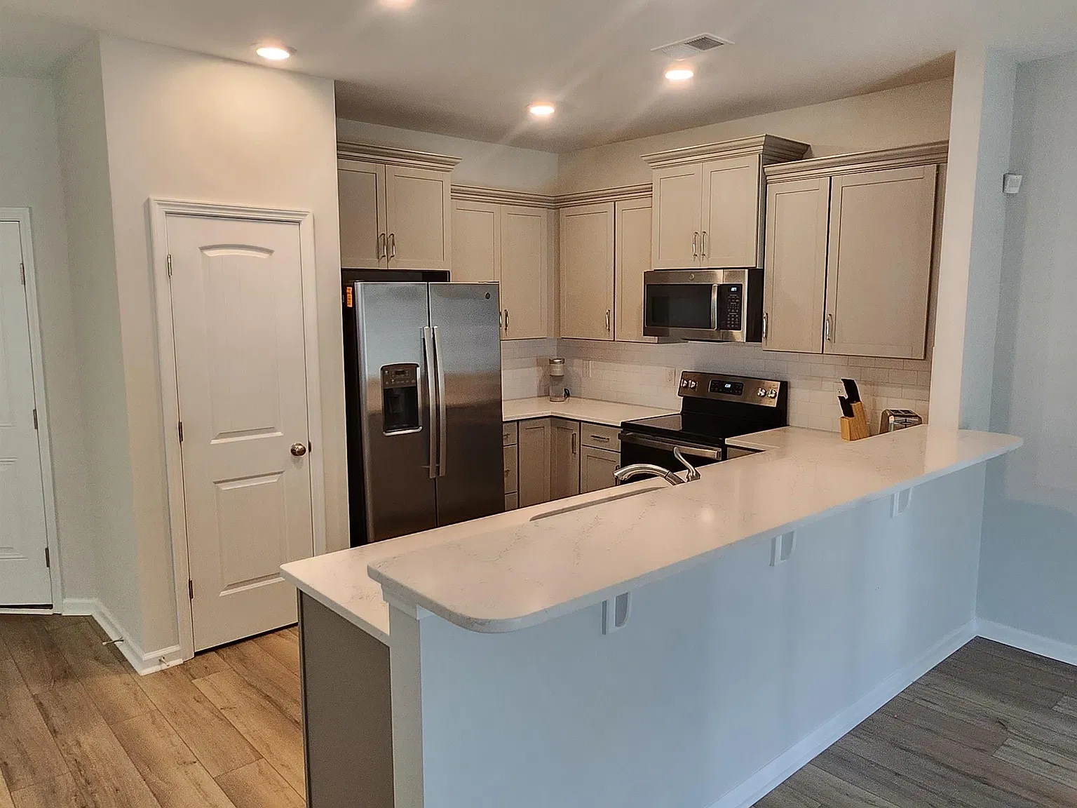 3 bed, 1500 sqft, $1,900 — Photo 3