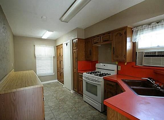 5th image of 1006 Anita St