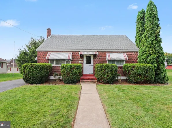 512 E Maple St, Cleona, PA 17042