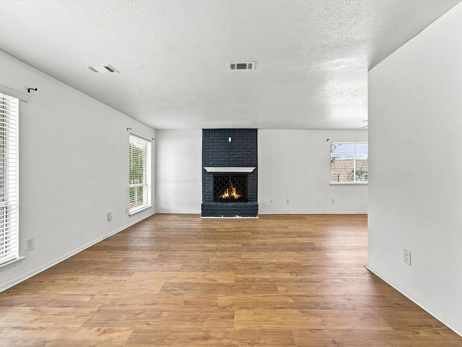 4 bed, 2.5 bath, 1880 sqft, $2,250 — Photo 4