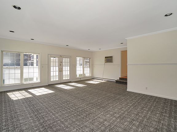 5th image of 108 N Ocean Ave