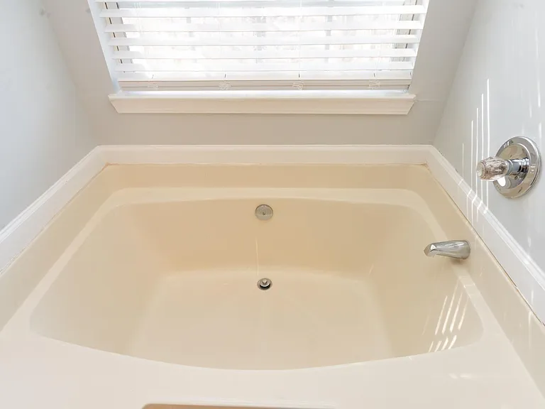 811 Sugar Oak Ln — Photo 20
