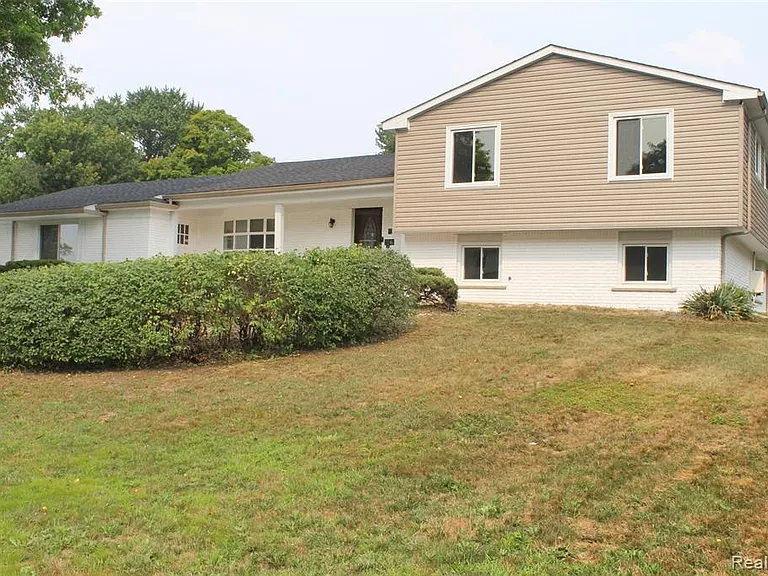 7246 Saint Auburn Dr — Photo 3