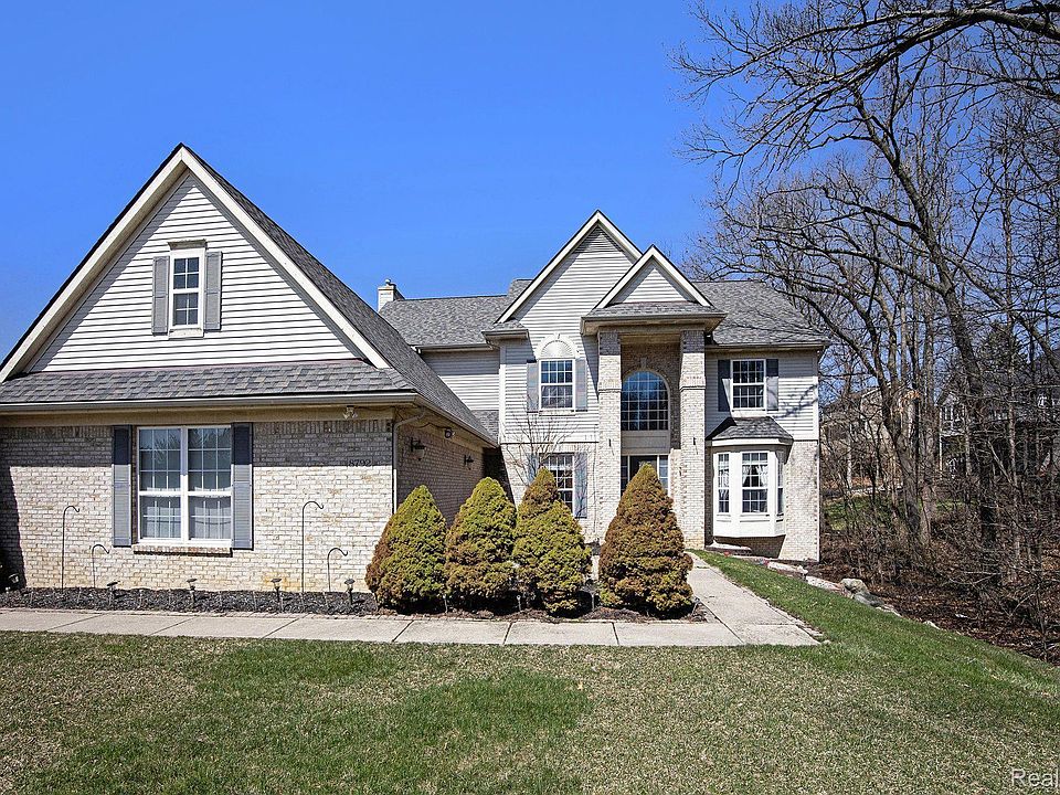 1st image of 8792 Newport Dr