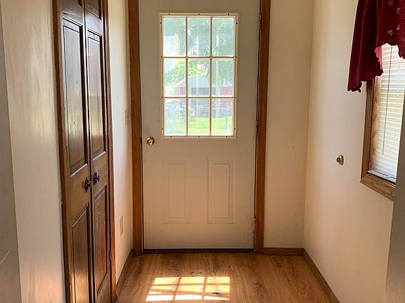 2nd image of 406 Donnelly St