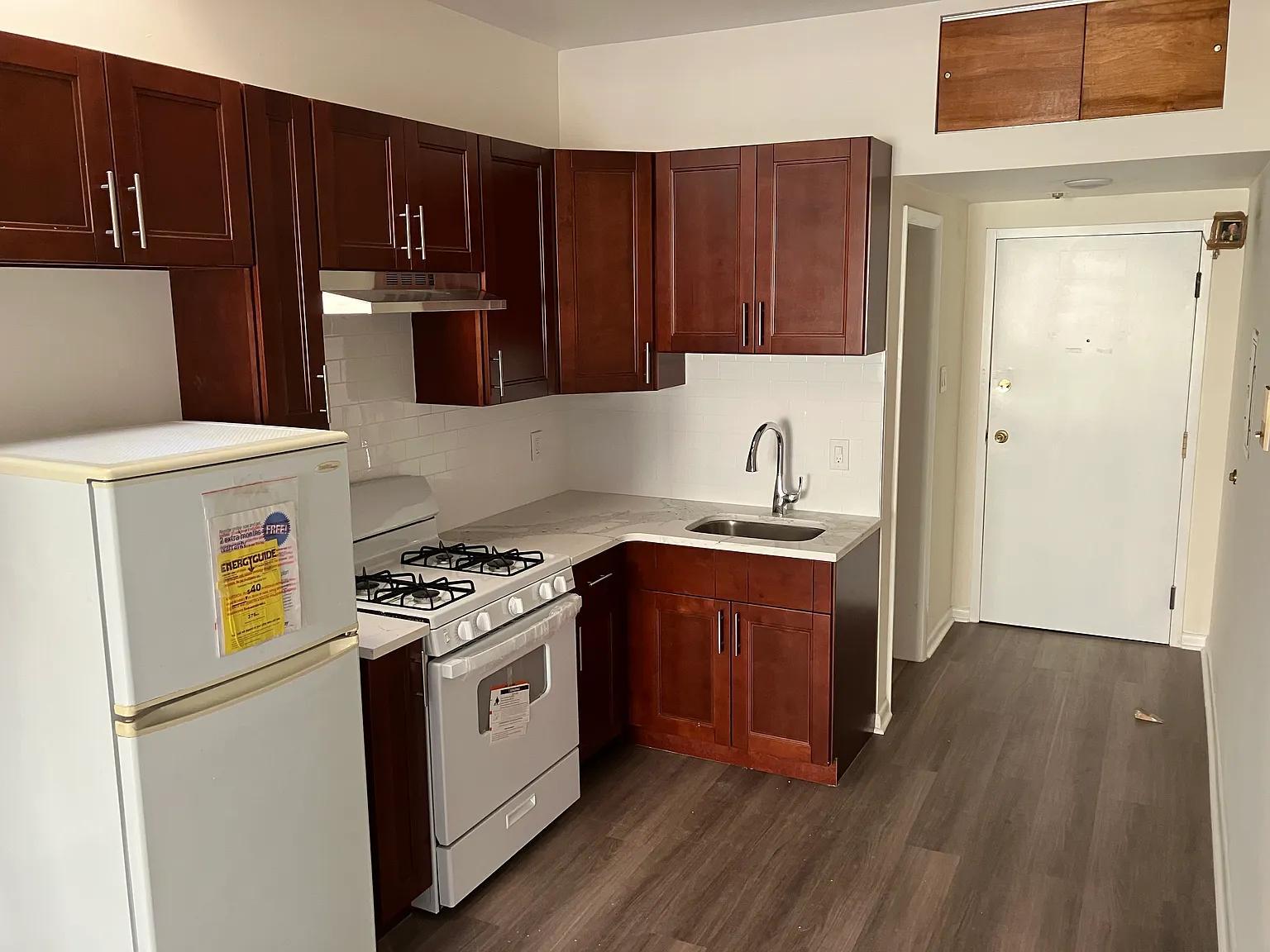 2 bed, 1000 sqft, $1,600 — Photo 2