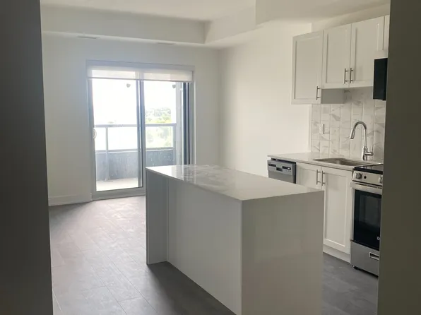 705 Davis Dr #A1309, Newmarket, ON L3Y 2R2