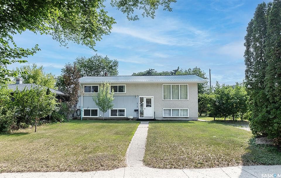 1st image of 2113 Louise AVENUE