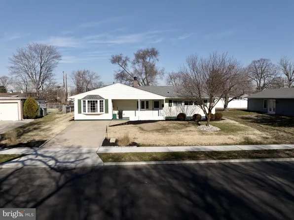 297 Elderberry Dr, Levittown, PA 19054