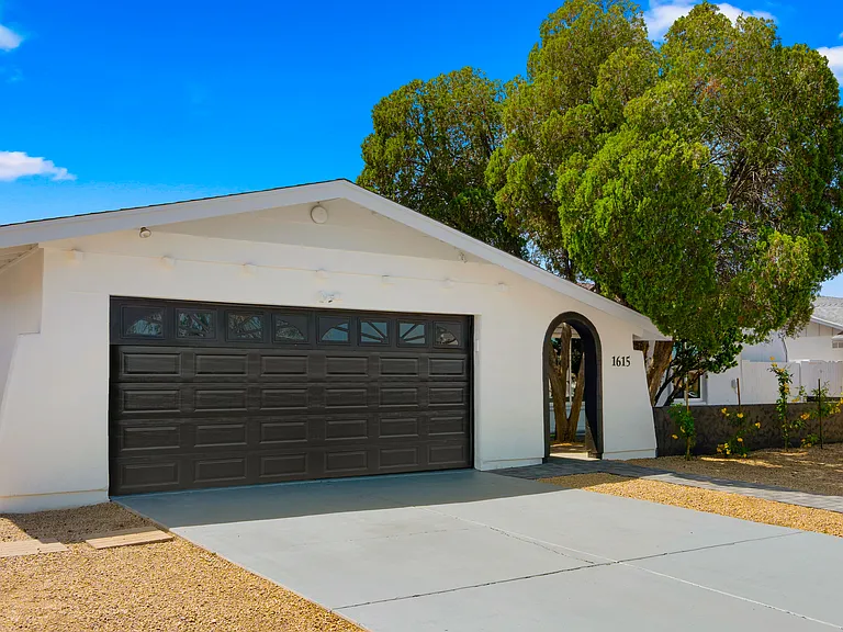 1615 E Fremont Dr — Photo 14