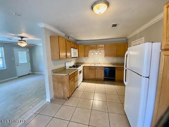 3rd image of 229 Woodland Cir