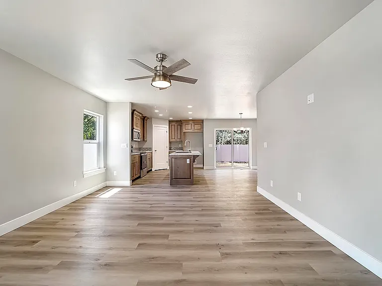 185 Woody Way — Photo 4