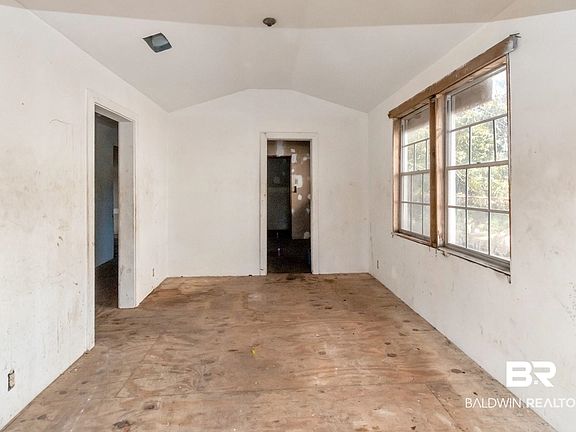 4th image of 267 N Dearborn St