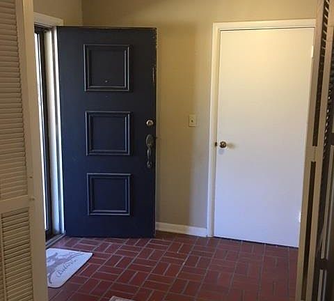 3rd image of 615 W Bois D Arc St