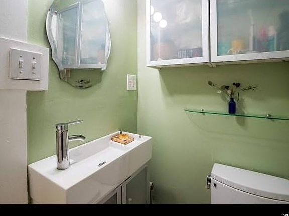 2nd image of 1167 E Roosevelt Ave