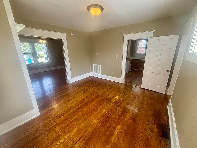 2411 Guilford Ave SW — Photo 8