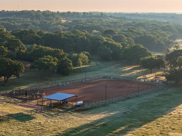1148 County Road 1591, Alvord, TX 76225