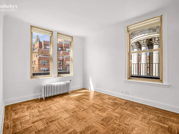 1065 Lexington Avenue image 3 of 11