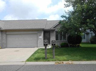 1803 Golfview Ln, Pekin, IL 61554