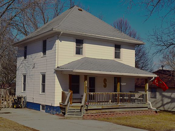 3rd image of 1012 Hill St