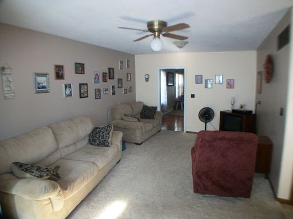 4th image of 208 S Adams St
