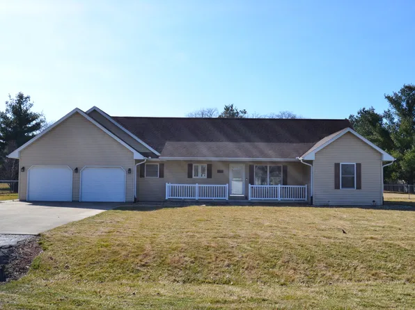 9743 Northridge Cir, Clinton, IL 61727