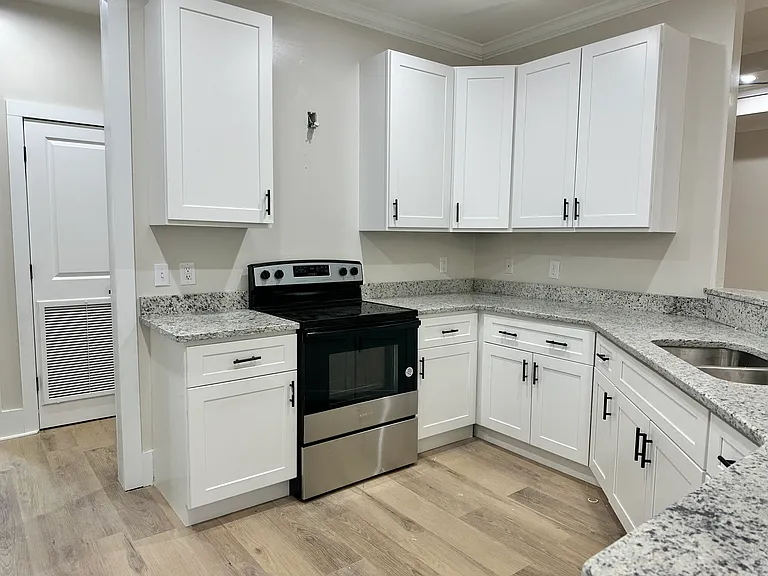 932 Windmill Rd — Photo 4