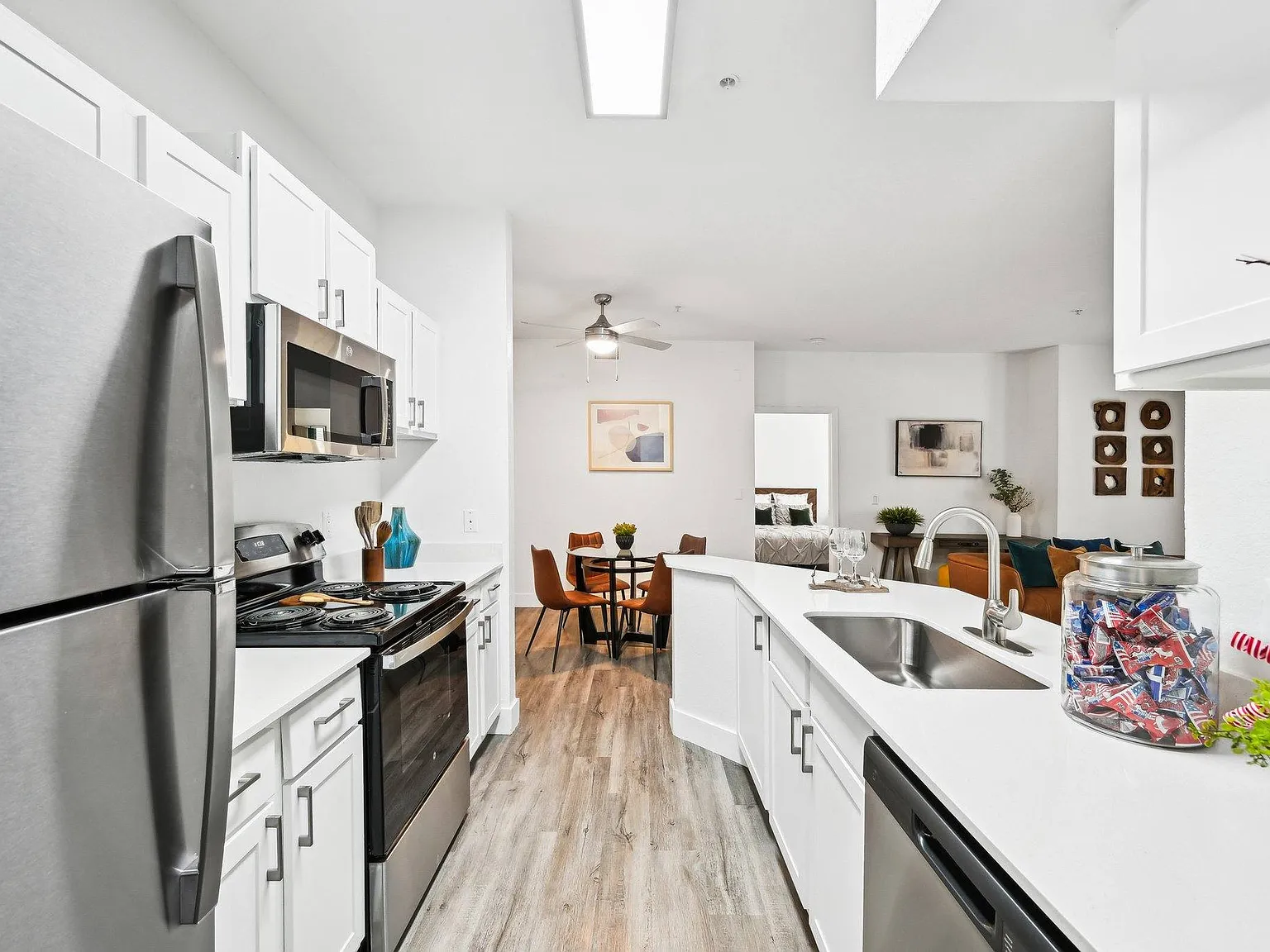 Stone Cliff Apartments — Photo 2