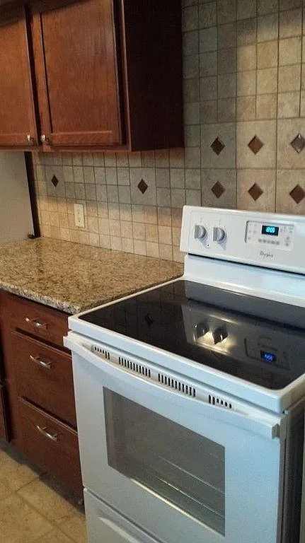 4 bed, 3000 sqft, $2,200 — Photo 3