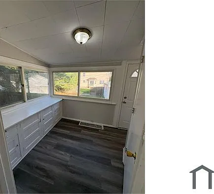 29007 Foxboro St — Photo 8