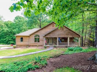 2130 Westover Rd, Hickory, NC 28602