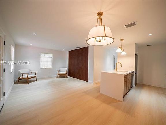 2nd image of 1550 S Greenway Dr #0